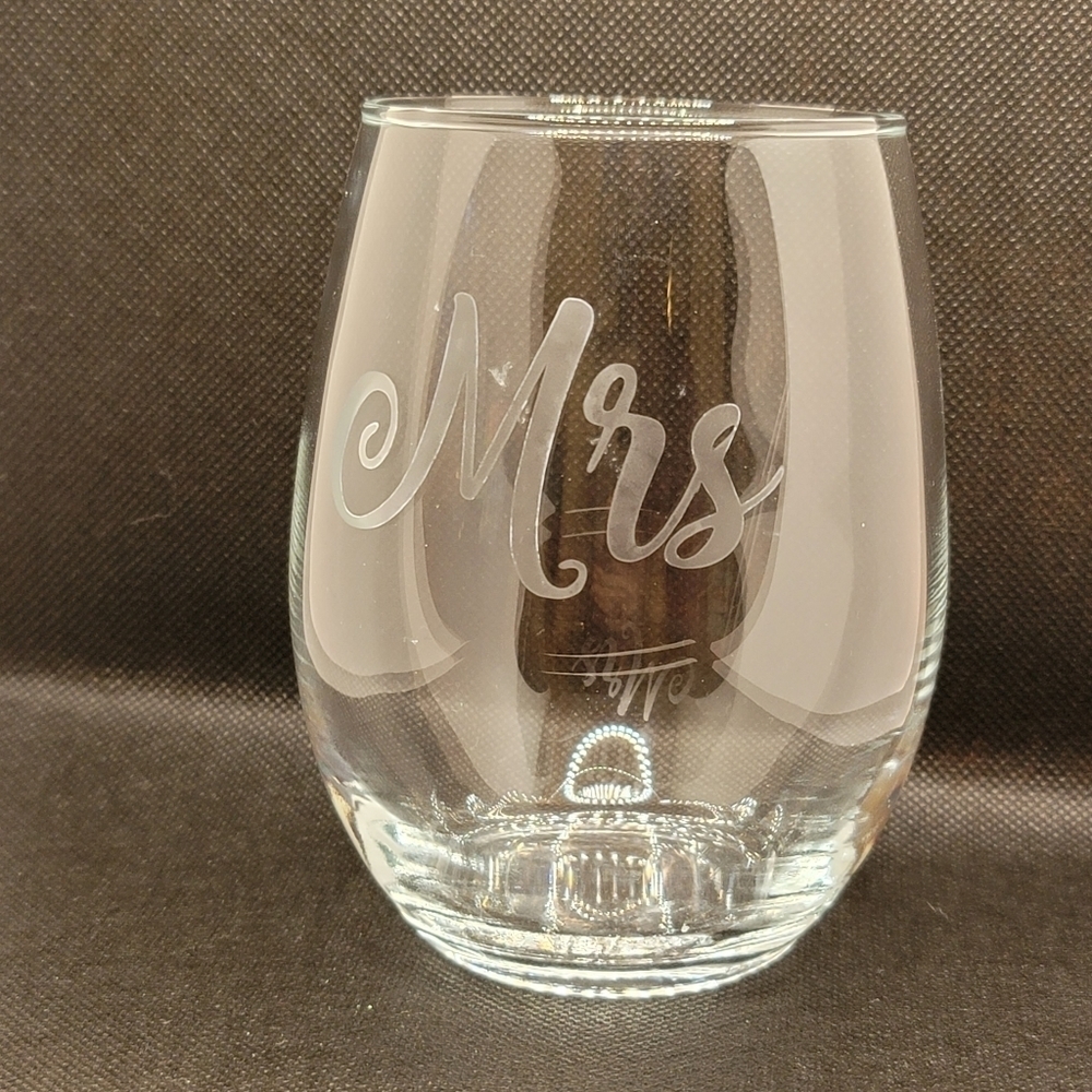 Pair Of Custom Etched personalized Stemless wine glasses Mr & Mrs